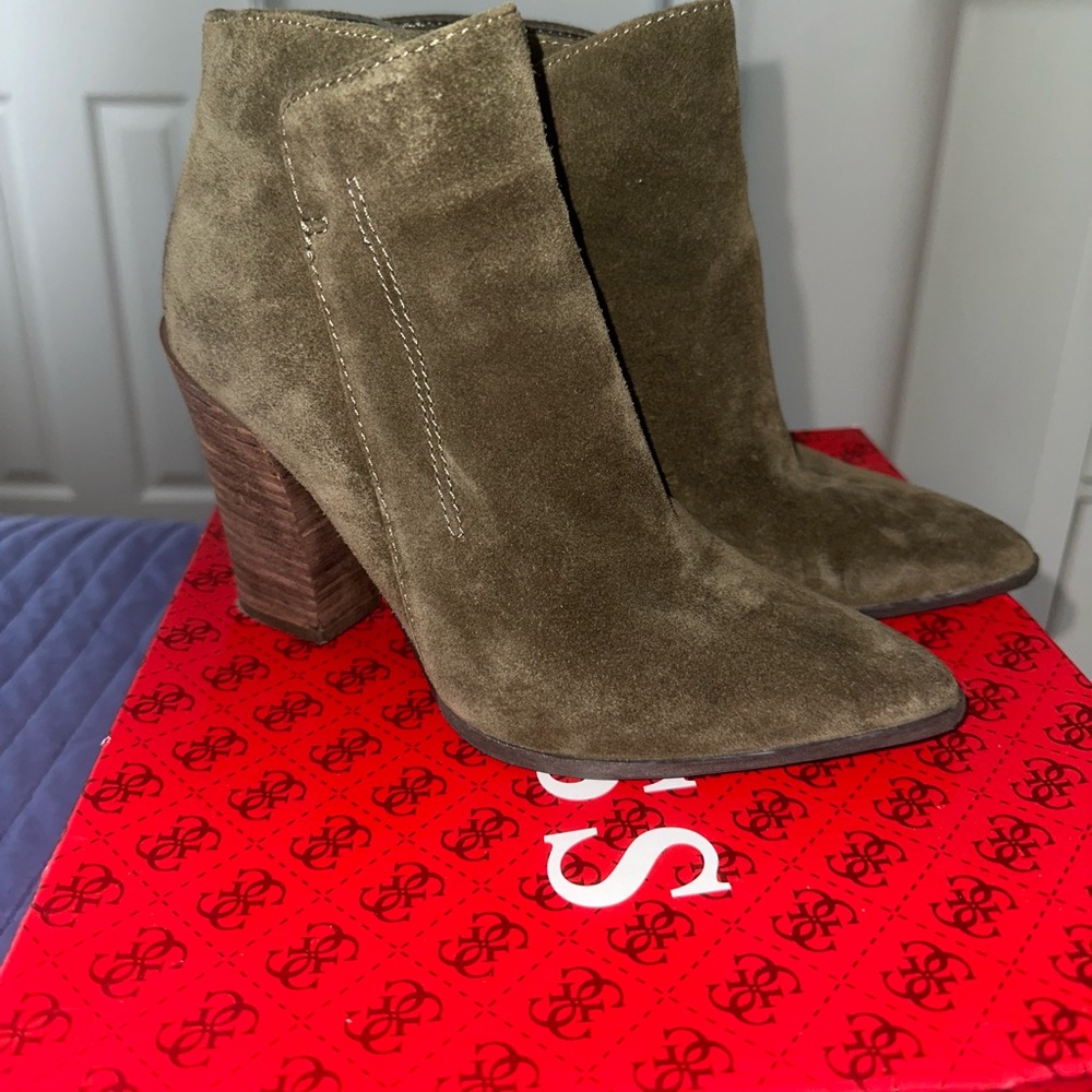 GUESS olive booties